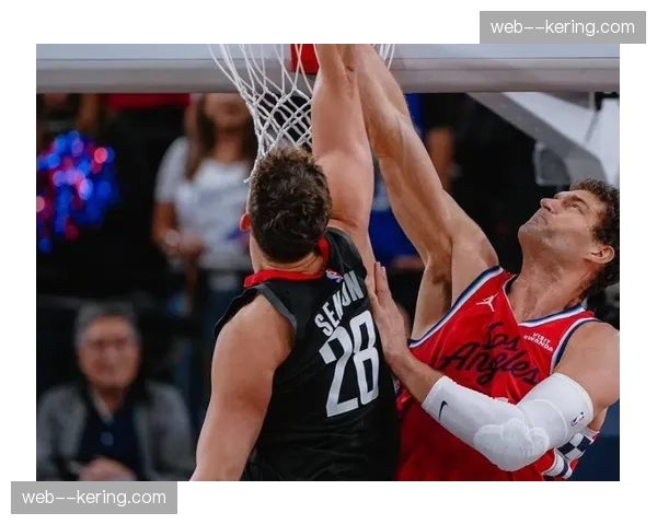 快船凭借伦纳德中投准绝杀，一分险胜76人